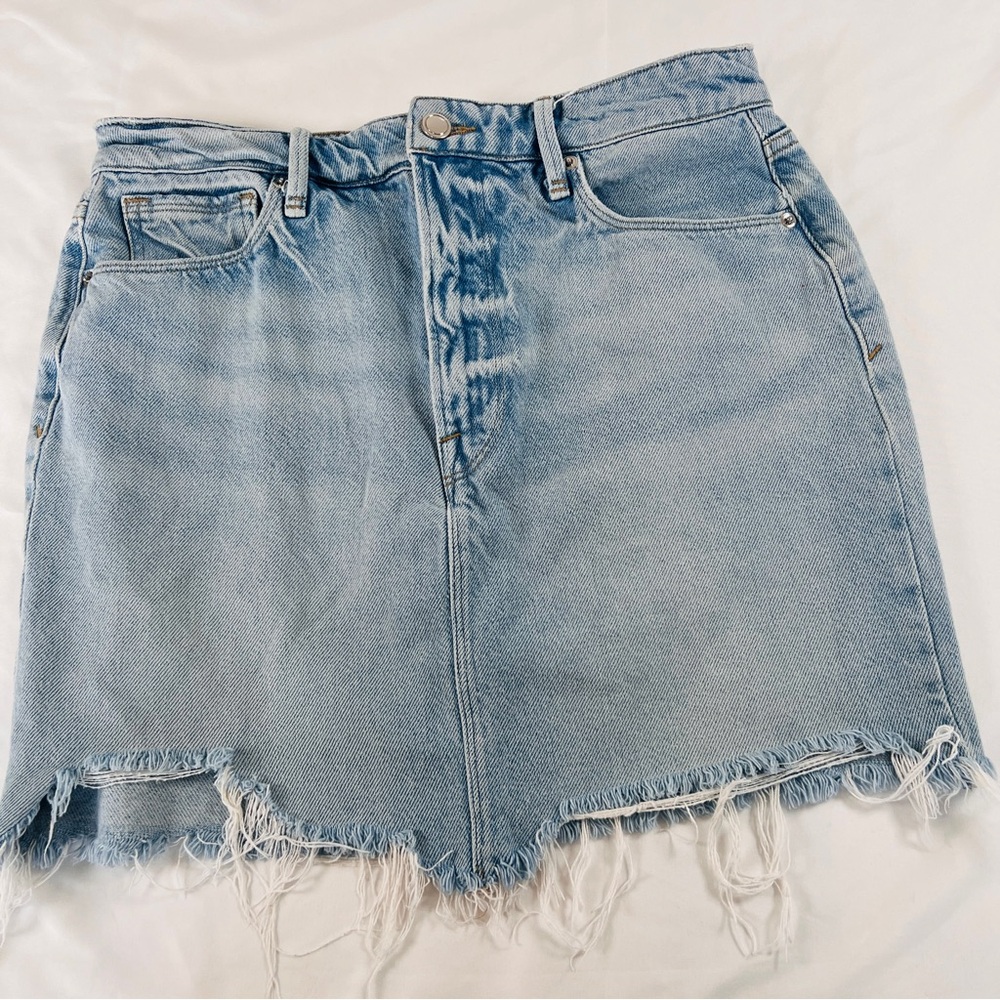Good American Light Wash Frayed Raw Hem Denim Jean‎ Mini Skirt Size 10/30 Boho